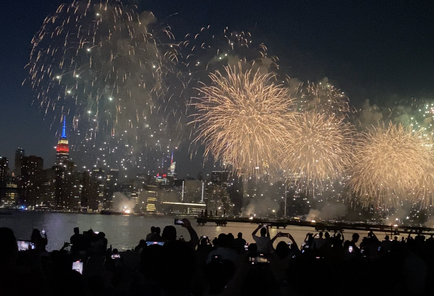 El alcalde Adams levanta la prohibición de fuegos artificiales en Nueva York